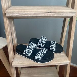 Sorel Women's Roaming Two Strap Slide Sandals Black & White Size 11 Slip On EUC